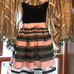 Beautiful holiday dress.